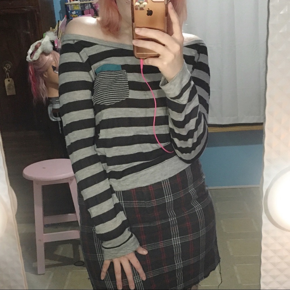 Cropped off shoulder striped pullover